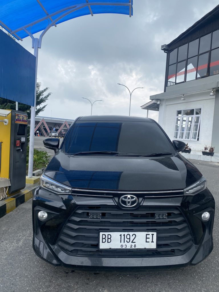 Toyota Avanza hitam unit Toba Brother Rent