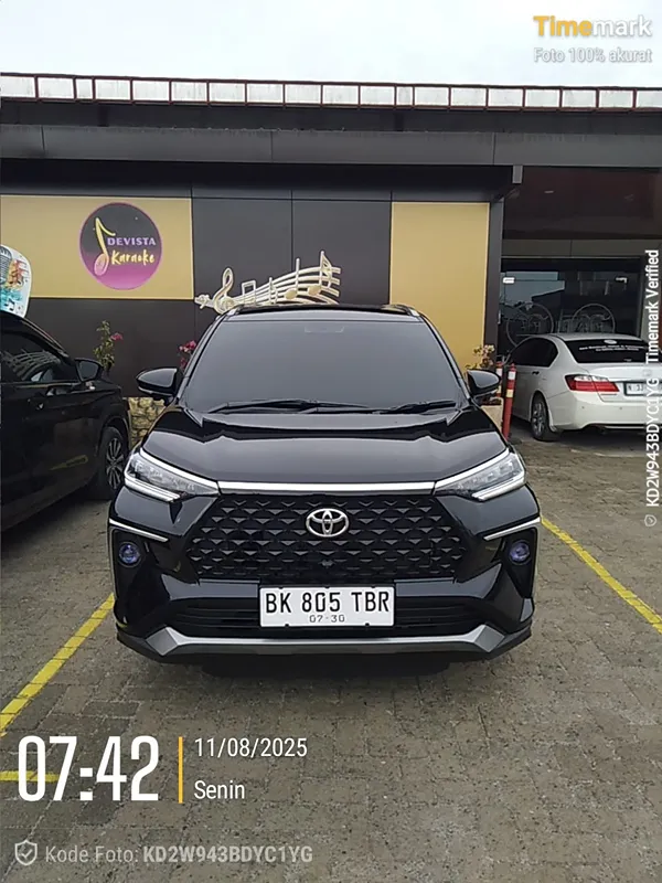 Toyota Veloz hitam unit Toba Brother Rent