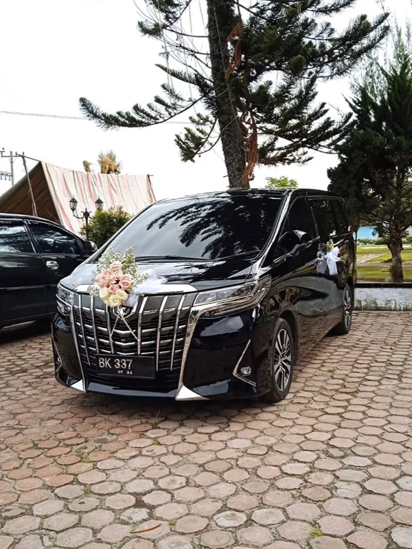 Toyota Alphard hitam unit Toba Brother Rent